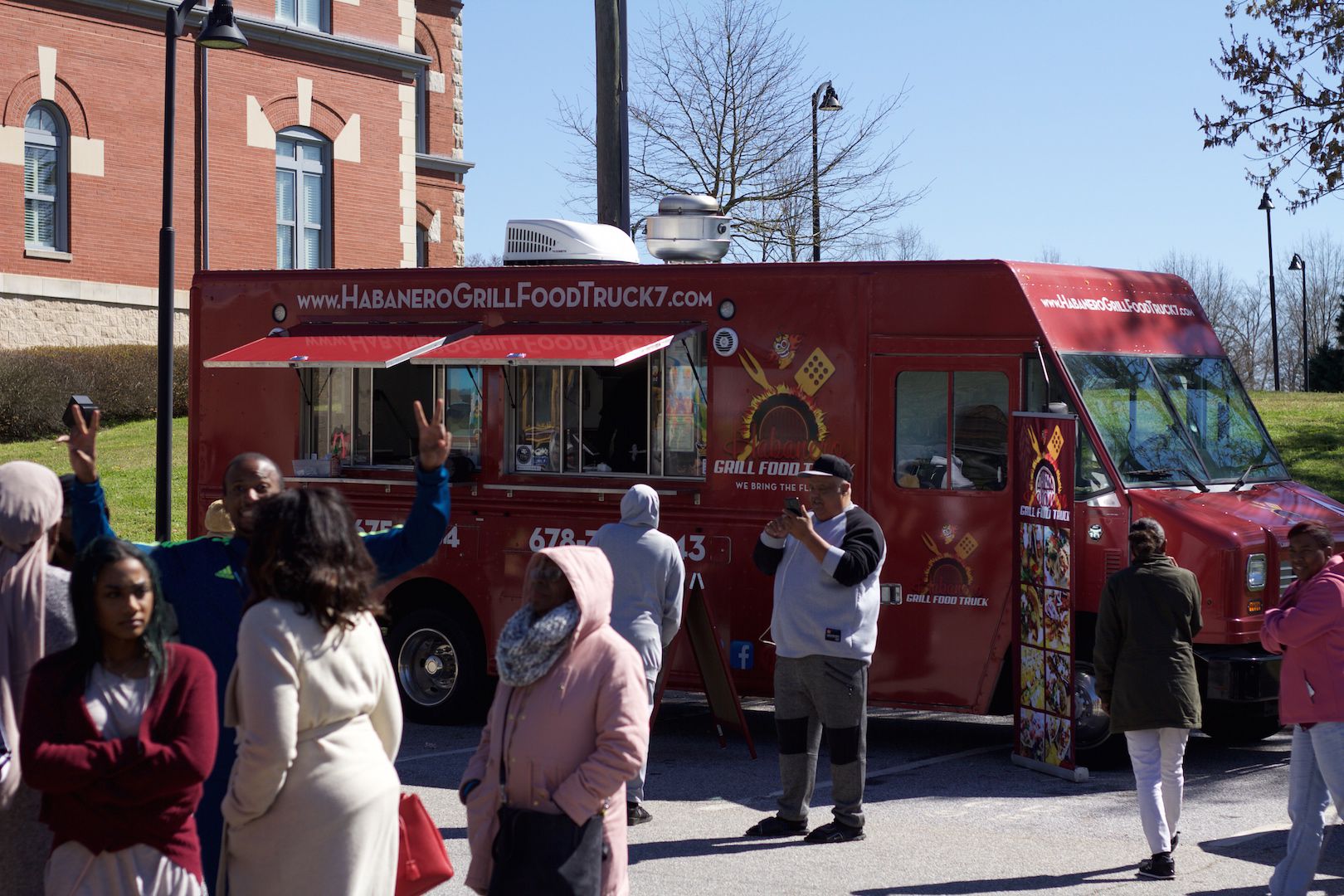 Jonesboro food trucks draw early, long lines